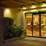 فندق إيه أس 4*